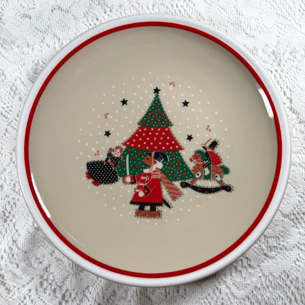 EPOCH “Holiday Joy” Dinner Plate - Red Band, Quilted Xmas Tree, Gray Stars & Toy